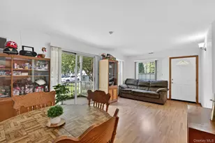 182 Fairview Cir, Middle Island, NY 11953 - Photo 5