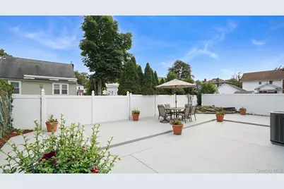54 E Maujer Street, Valley Stream, NY 11580 - Photo 21