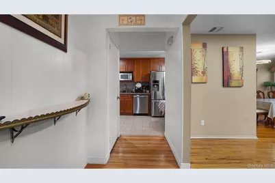 54 E Maujer Street, Valley Stream, NY 11580 - Photo 3