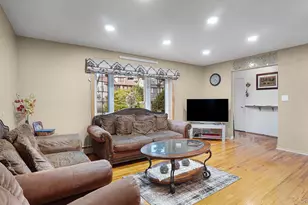 54 E Maujer St, Valley Stream, NY 11580 - Photo 5
