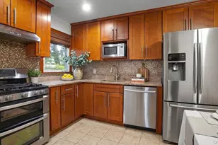 54 E Maujer St, Valley Stream, NY 11580 - Photo 7