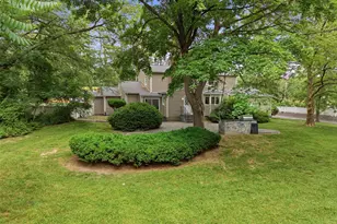 455 Deer Pk Rd, Dix Hills, NY 11746 - Photo 17