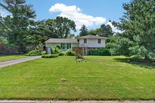 14 Mark Dr, Smithtown, NY 11787 - Photo 3