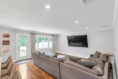31 Jane Drive, North Babylon, NY 11703 - Photo 7