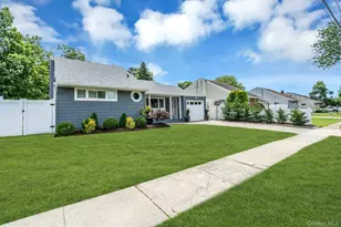 31 Jane Dr, North Babylon, NY 11703 - Photo 3