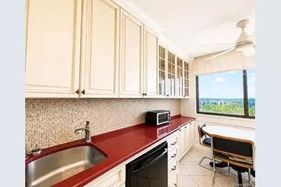 27110 Grand Central Parkway #7V, Floral Park, NY 11005 - Photo 15