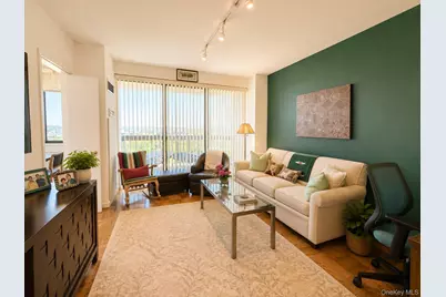 27110 Grand Central Parkway #7V, Floral Park, NY 11005 - Photo 9