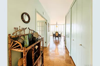 27110 Grand Central Parkway #7V, Floral Park, NY 11005 - Photo 5