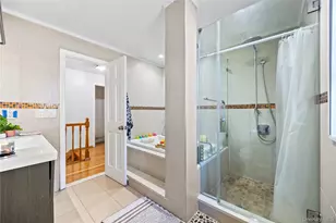 69-07 Little Neck Pkwy, Glen Oaks, NY 11004 - Photo 13