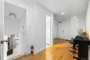 69-07 Little Neck Pkwy, Glen Oaks, NY 11004 - Photo 19