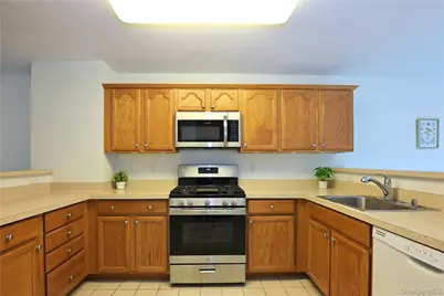 19 Putters Way #6, Middletown, NY 10940 - Photo 5