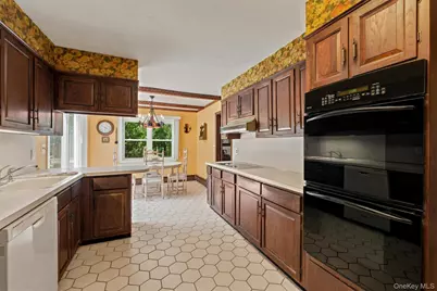 133 Westlake Drive, Valhalla, NY 10595 - Photo 13