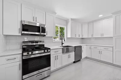 370 Chelsea Avenue, West Babylon, NY 11704 - Photo 11