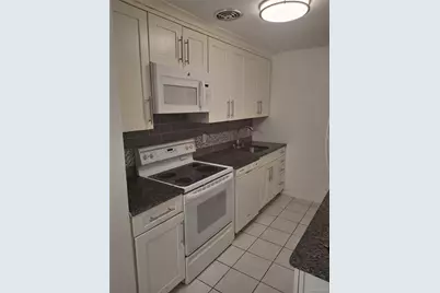 2 Secora Rd #C18, Spring Valley, NY 10952 - Photo 5