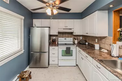 1505 Chelsea Cove S, Hopewell Junction, NY 12533 - Photo 3