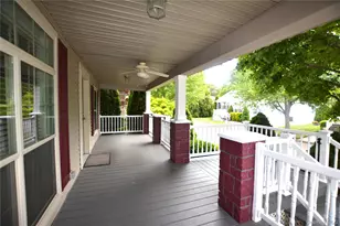 1661 Old Country Rd, Riverhead, NY 11901 - Photo 5