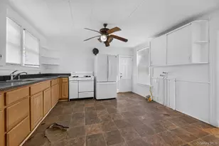 49 Cedar St, Babylon, NY 11702 - Photo 7