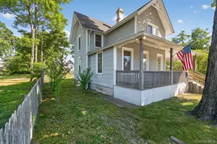 49 Cedar St, Babylon, NY 11702 - Photo 3