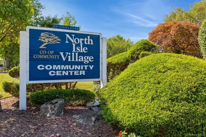218 Pointe Circle #218, Coram, NY 11727 - Photo 11