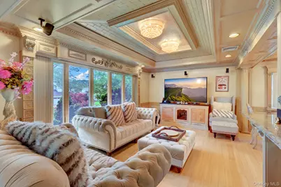 33 Country Village Lane, Manhasset Hills, NY 11040 - Photo 5