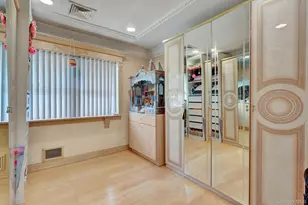 33 Country Village Ln, Manhasset Hills, NY 11040 - Photo 19