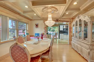 33 Country Village Lane, Manhasset Hills, NY 11040 - Photo 9