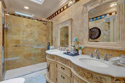 33 Country Village Lane, Manhasset Hills, NY 11040 - Photo 21