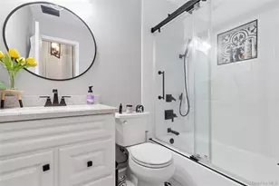 1004 Skyline Dr, Coram, NY 11727 - Photo 15