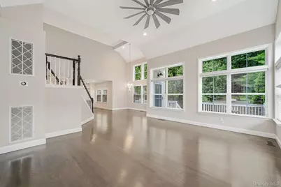 21 Vantage Court, Port Jefferson, NY 11777 - Photo 7