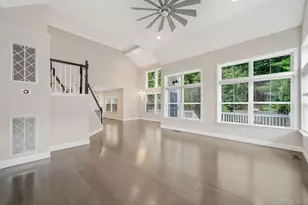 21 Vantage Ct, Port Jefferson, NY 11777 - Photo 7