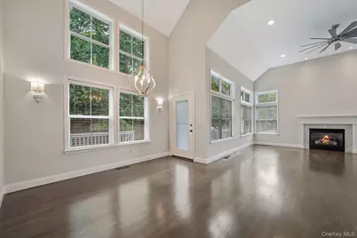 21 Vantage Court, Port Jefferson, NY 11777 - Photo 5