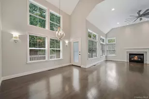 21 Vantage Ct, Port Jefferson, NY 11777 - Photo 5