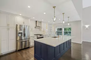 21 Vantage Ct, Port Jefferson, NY 11777 - Photo 9