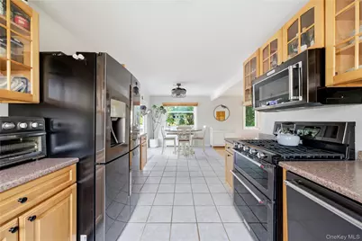 107 E Shore Road, Lindenhurst, NY 11757 - Photo 23