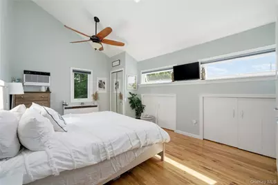 107 E Shore Road, Lindenhurst, NY 11757 - Photo 25
