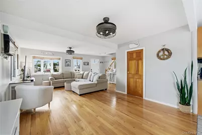 107 E Shore Road, Lindenhurst, NY 11757 - Photo 17