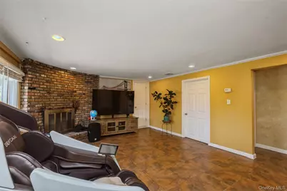 5 Highpoint Drive, Huntington, NY 11743 - Photo 19