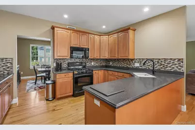 110 Winding Brook Court, New Windsor, NY 12553 - Photo 15