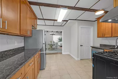 31 Walters Avenue, Syosset, NY 11791 - Photo 9