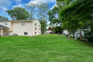 96 Huron Dr, Bay Shore, NY 11706 - Photo 31