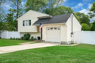 96 Huron Dr, Bay Shore, NY 11706 - Photo 3