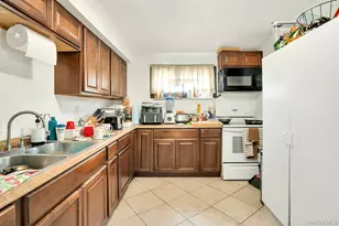 96 Huron Dr, Bay Shore, NY 11706 - Photo 11
