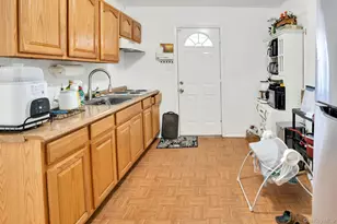 96 Huron Dr, Bay Shore, NY 11706 - Photo 13