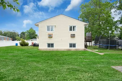 96 Huron Drive, Bay Shore, NY 11706 - Photo 27