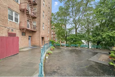 682 Tuckahoe Road #1A, Yonkers, NY 10710 - Photo 19