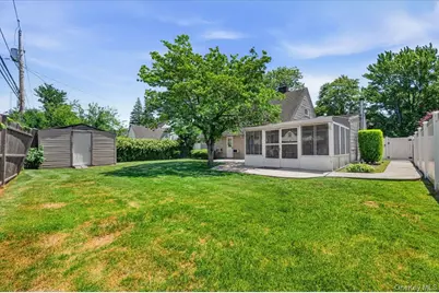 61 Elbow Lane, Levittown, NY 11756 - Photo 17