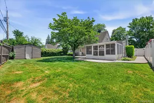 61 Elbow Ln, Levittown, NY 11756 - Photo 17