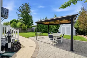 40 Lombardi Pl, Amityville, NY 11701 - Photo 27