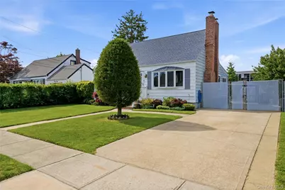 40 Lombardi Place, Amityville, NY 11701 - Photo 3