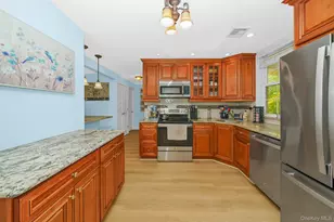 87 Tardy Ln N, Wantagh, NY 11793 - Photo 5